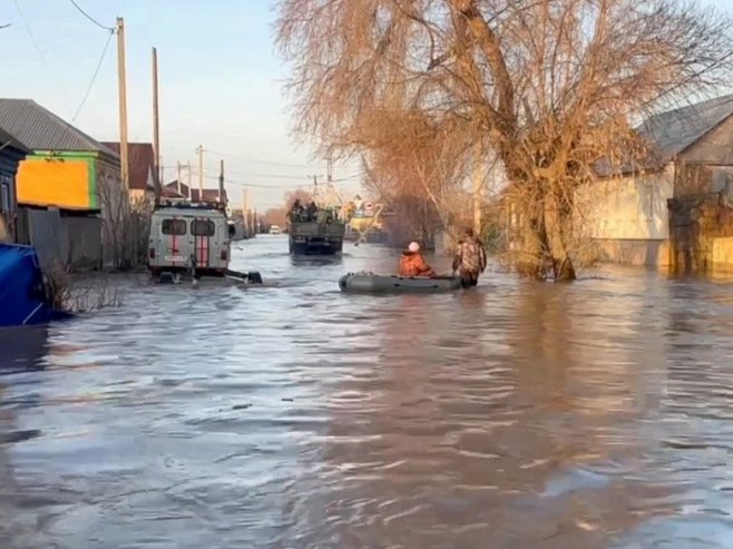 Поплаве у области Орска (Фото: EPA-EFE/RUSSIAN EMERGENCY SITUATIONS MINISTRY) - 