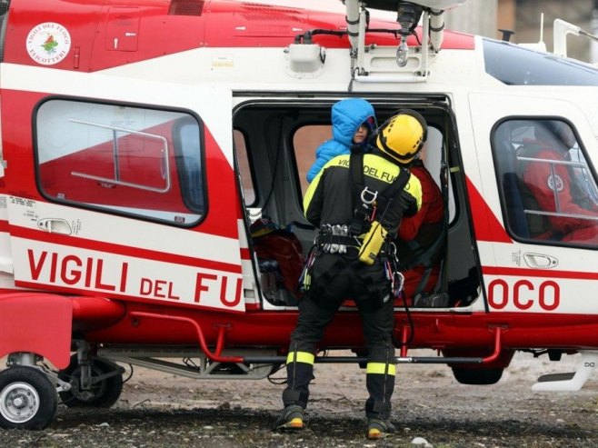 Спасавање у Италији (Фото илустрација:  EPA-EFE/ELISABETTA BARACCHI) - 