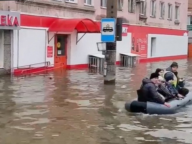 Поплаве у Русији (фото: EPA-EFE/RUSSIAN EMERGENCY SITUATIONS MINISTRY PRESS SERVICE / HANDOUT MANDATORY CREDIT) - 