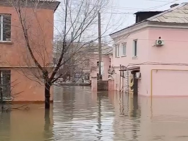 Ријека Урал - поплава (Фото: EPA-EFE/RUSSIAN EMERGENCY SITUATIONS MINISTRY PRESS SERVICE) - 