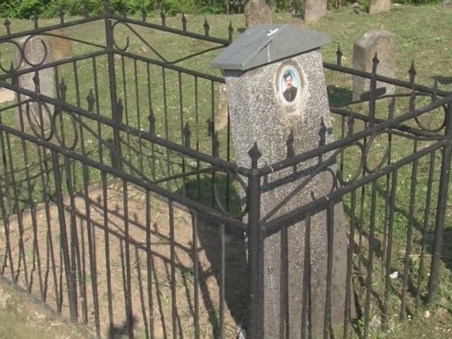 Оскрнављено српско гробље у Студенцу - Фото: РТРС