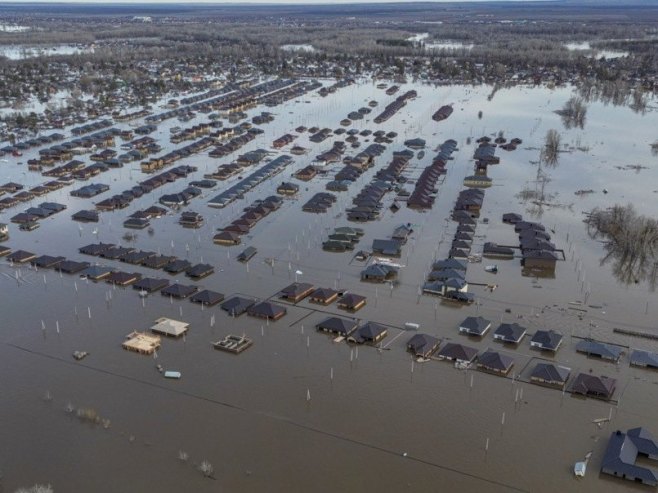 Поплаве погодиле Оренбуршки крај (Фото: EPA-EFE/STRINGER) - 