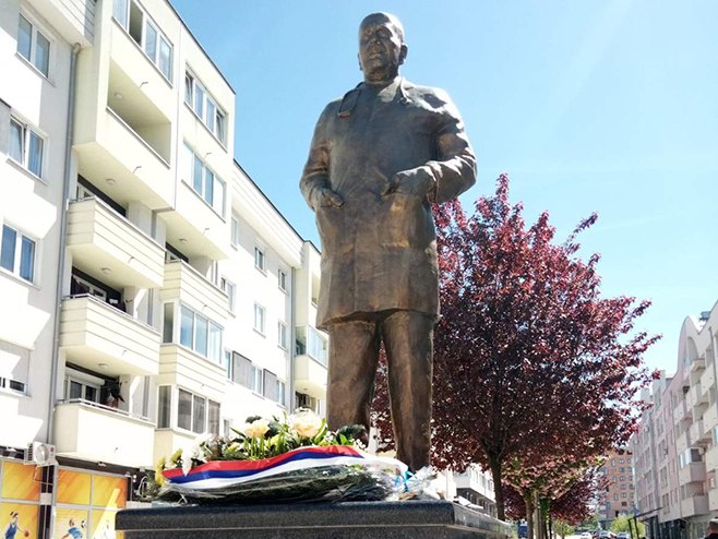 Споменик доктору Миодрагу Лазићу - Фото: СРНА