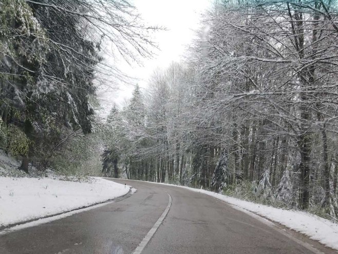 Сутра снијег, у вишим предјелима и до пола метра