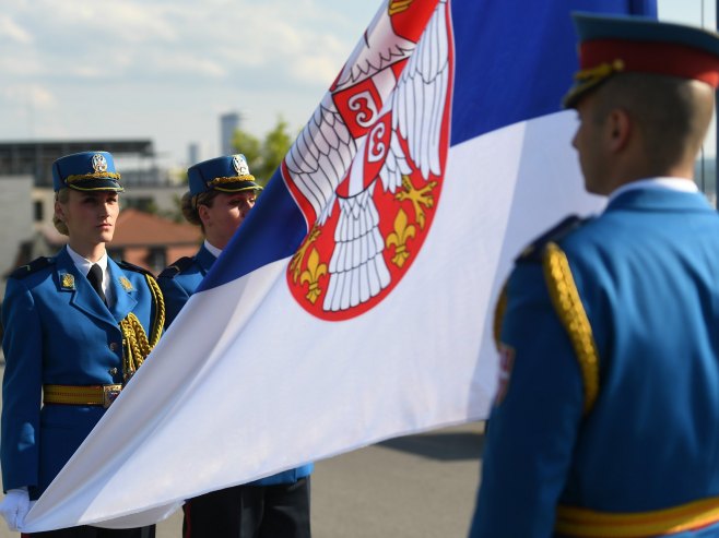 Дан Војске Србије; Вучевић положио вијенац на Споменик Незнаном јунаку на Авали (ФОТО)