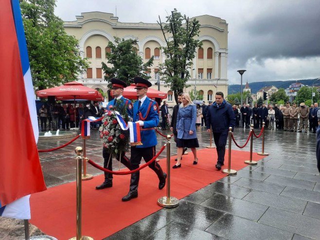 Полагање вијенаца погинулим борцима НОР-а (Фото: Уступљена фотографија)