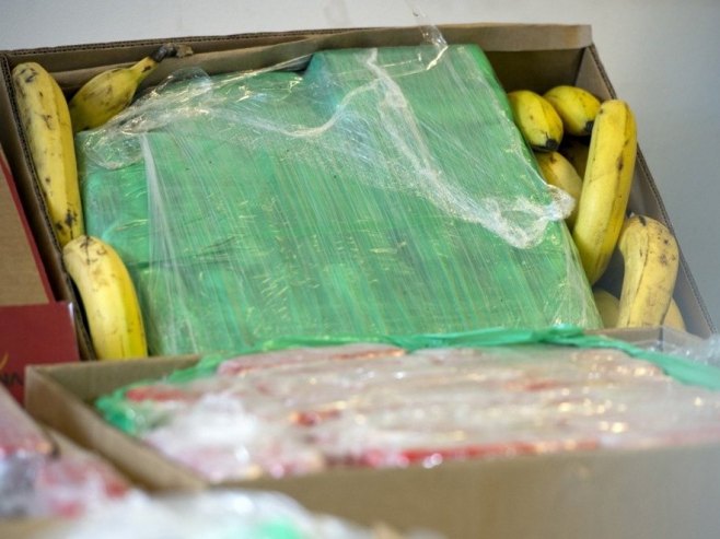 Кокаин пронађен у кутијама банана (Фото: EPA/DANIEL NAUPOLD) - 