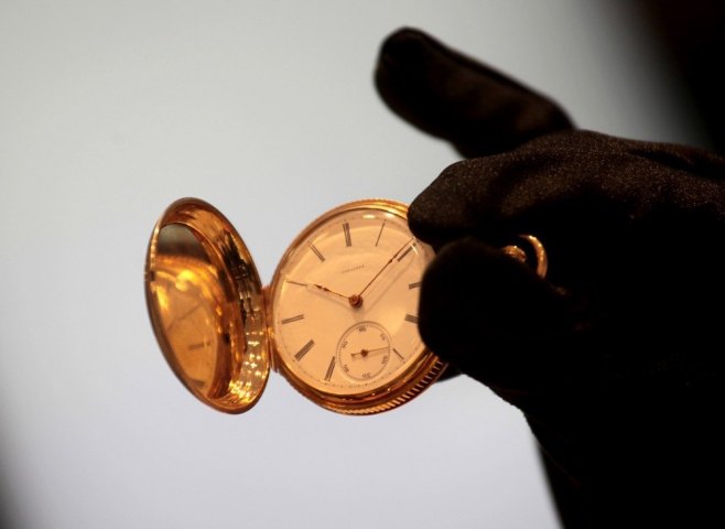 Златни џепни сат (Фото: EPA/PIYAL ADHIKARY/илустрација) - 