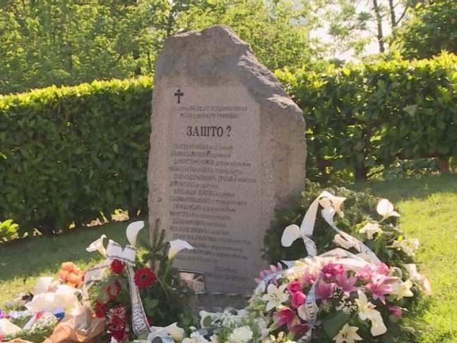 Помен код споменика "Зашто" – сјећање на недужно страдале раднике РТС-а у НАТО бомбардовању