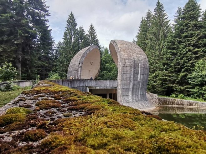 Епископ Сергије: Скрнављење Корчанице се наставља (ФОТО)