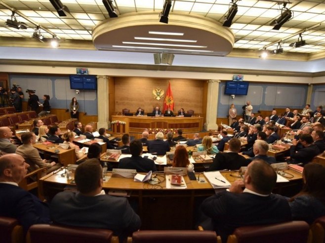 Црна Гора ће гласати за резолуцију о Сребреници; Упитна подршка црногорској Влади