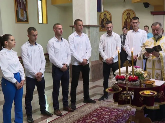 Дванаестеро браће и сестара Бабић из Лакташа крстило се на празник Светог Василија