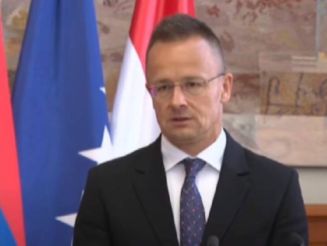 Сијарто: Мађарска ће гласати против резолуције о Сребреници (ВИДЕО)