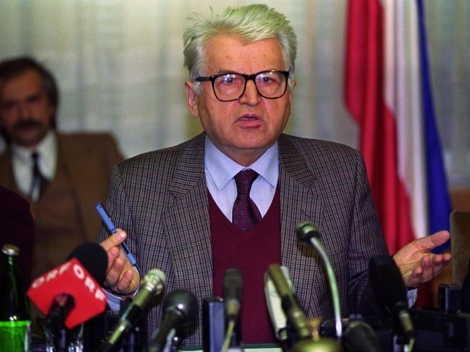 Добрица Ћосић (Фото: EPA/MAJA ILIC, илустрација) - 