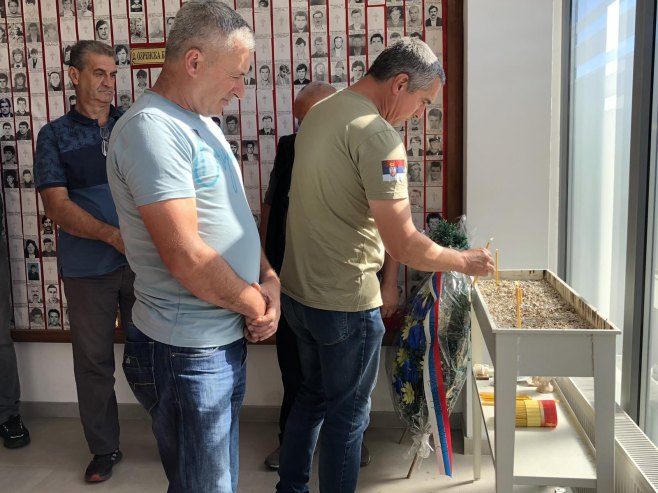 Doboj - paljenje svijeća (Foto: RTRS)