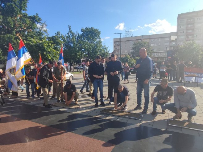 Garda panteri, paljenje svijeća (foto: RTRS)