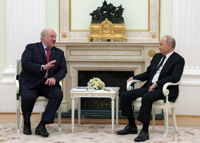 Владимир Путин и Александар Лукашенко (Фото: EPA-EFE/SARAH YENESEL) Владимир Путин и Александар Лукашенко (Фото: EPA-EFE/SARAH YENESEL) -