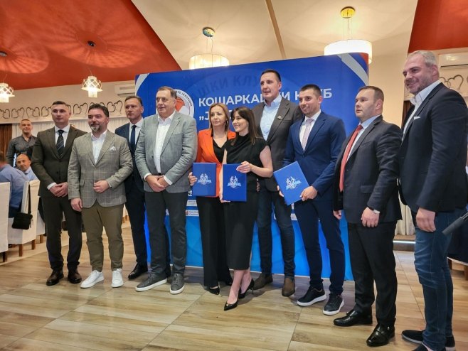 Пале - уручене захвалнице Пале - уручене захвалнице - Фото: СРНА