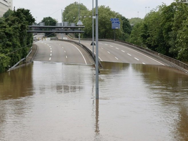 Поплаве у Њемачкој, обустављен жељезнички соабраћај између Минхена и Штутгарта (ВИДЕО)
