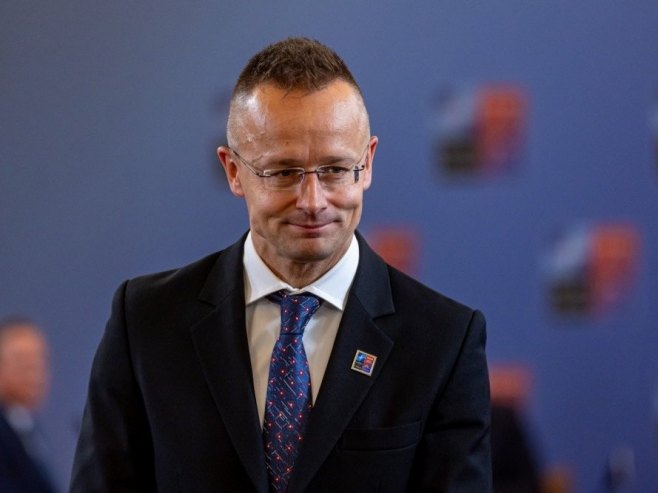 Петер Сијарто (фото: архива/EPA-EFE/MARTIN DIVISEK / POOL) - 