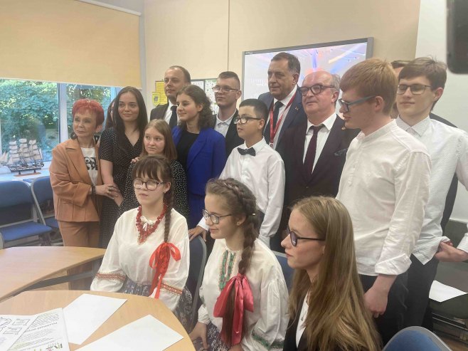 Додик у посјети првој и најстаријој образовној установи у Русији за слијепу дјецу Додик у посјети првој и најстаријој образовној установи у Русији за слијепу дјецу - Фото: РТРС