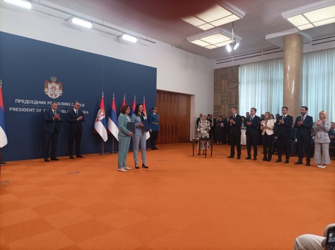 Размјена докумената (Фото: РТРС)