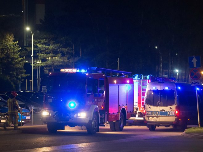 Ватрогасци и полиција Пољске (Фото: EPA-EFE/ZBIGNIEW MEISSNER POLAND OUT) Ватрогасци и полиција Пољске (Фото: EPA-EFE/ZBIGNIEW MEISSNER POLAND OUT) -