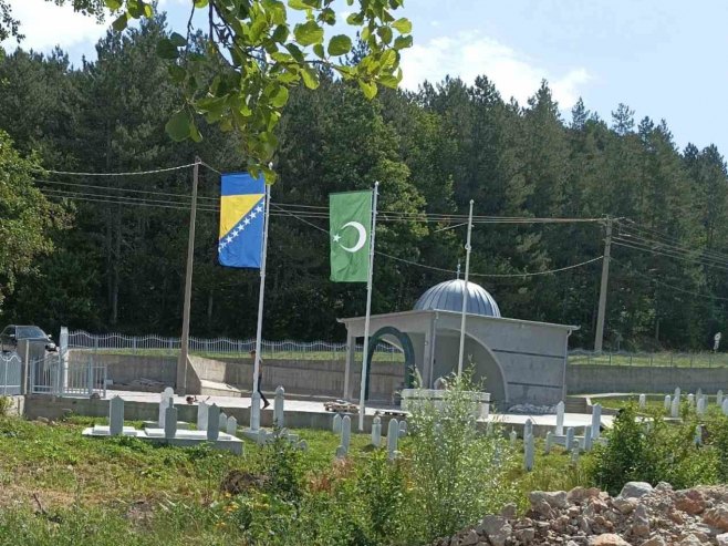 Уклоњена ратна застава тзв Армије БиХ - Фото: РТРС