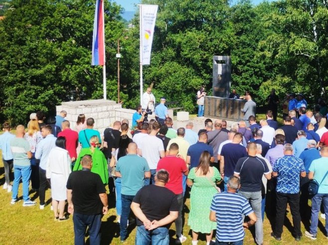 Парастос погинулим борцима ВРС у Касиндолу Парастос погинулим борцима ВРС у Касиндолу - Фото: РТРС