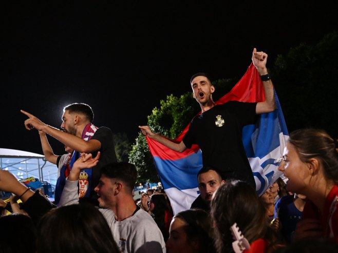 Навијачи Србије (Фото: EPA-EFE/JOEL CARRETT/илустрација) - 