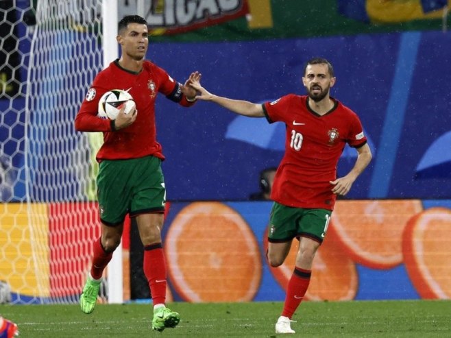 Фудбалери Португала (Фото: EPA-EFE/ROBERT GHEMENT) Фудбалери Португала (Фото: EPA-EFE/ROBERT GHEMENT) -
