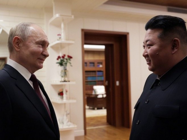Сусрет Владимира Путина и Ким Џонг Уна (Фото: EPA-EFE/GAVRIIL GRIGOROV / SPUTNIK) - 