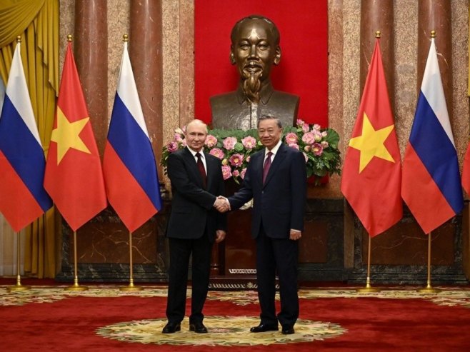 Путин у Вијетнаму (Фото: EPA-EFE/NHAC NGUYEN) Путин у Вијетнаму (Фото: EPA-EFE/NHAC NGUYEN) -