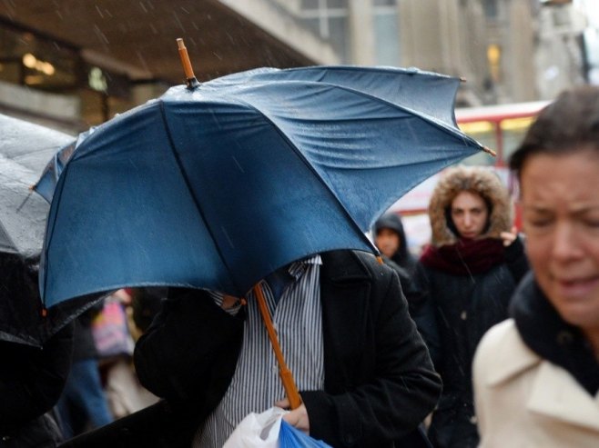 Олујно невријеме (Фото: EPA/ANDY RAIN) Олујно невријеме (Фото: EPA/ANDY RAIN) -