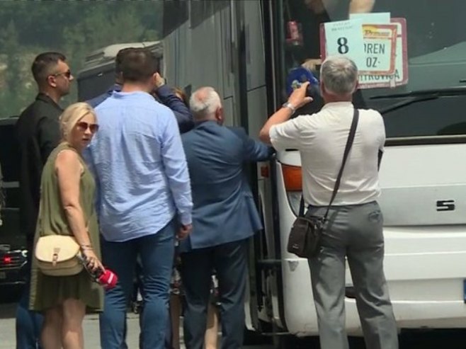 Doček djece sa Kosmeta (foto: RTRS)