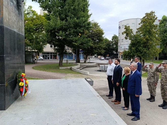 Полагање вијенаца, Приједор - Фото: РТРС