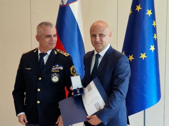 Slovenija, uručenje priznanja 