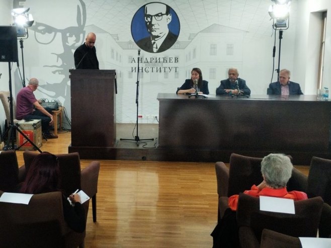 Гурна и Радојичић на уручењу награда Гурна и Радојичић на уручењу награда - Фото: РТРС