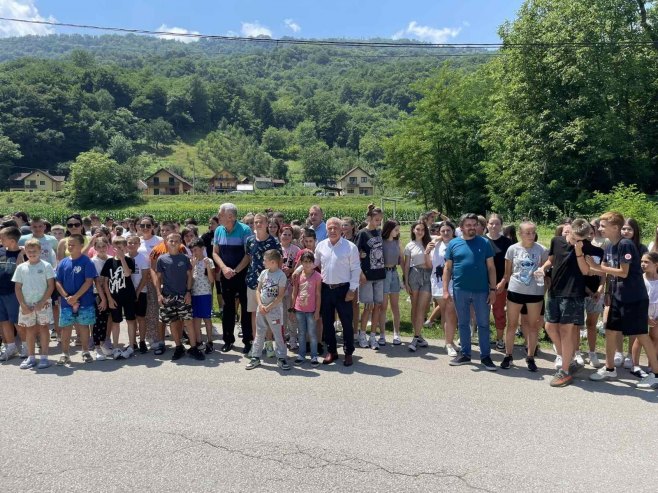 Дјеца са КиМ Дјеца са КиМ - Фото: РТРС