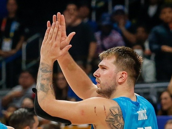 Лука Дончић (Фото: EPA-EFE/MARK R. CRISTINO) - 