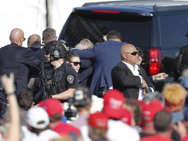 Атентат на Трампа (фото: EPA-EFE/DAVID MAXWELL) - 