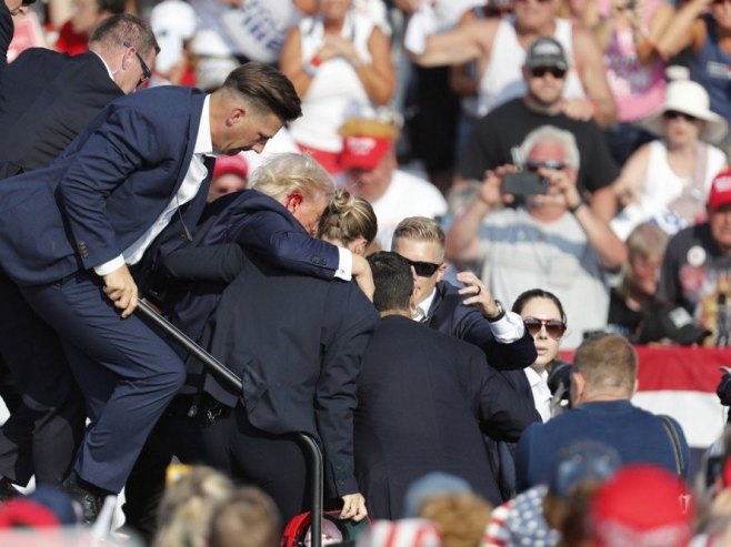 Атентат на Трампа (фото: EPA-EFE/DAVID MAXWELL) Атентат на Трампа (фото: EPA-EFE/DAVID MAXWELL) -