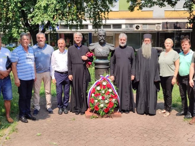 Положени вијенци - Романови Положени вијенци - Романови - Фото: Уступљена фотографија