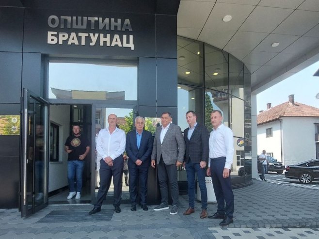 Милорад Додик у Братунцу Милорад Додик у Братунцу - Фото: РТРС