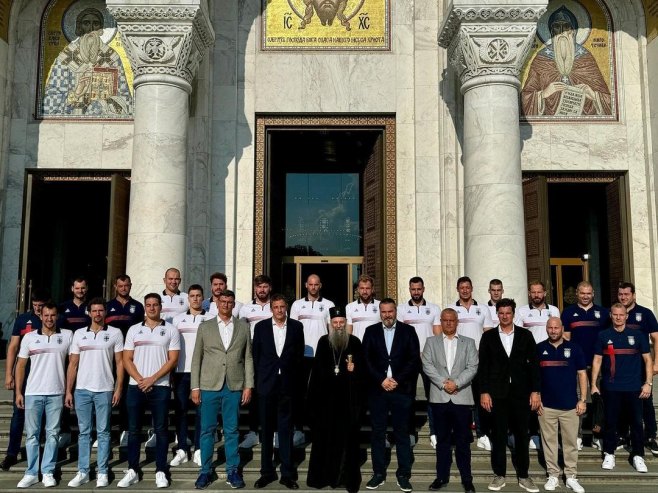 Патреијарх Порфирије са српским олимпијцима (фото: instagram.com/patrijarh_porfirije) - 