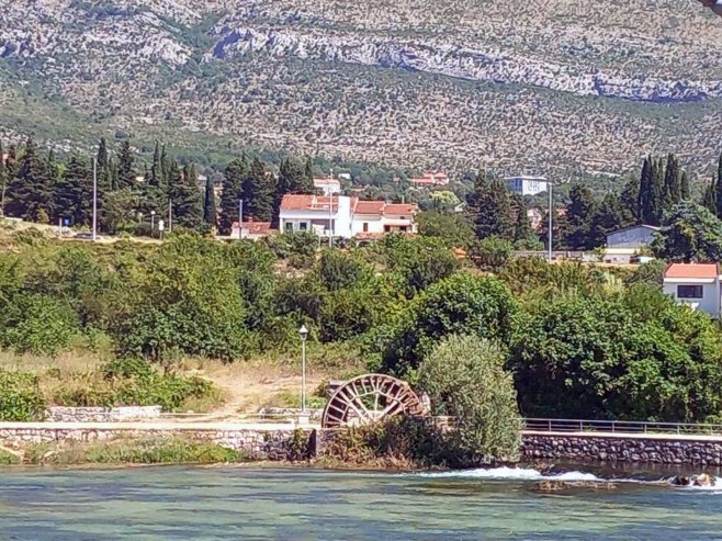 Требиње -кола на Требишњици - Фото: СРНА