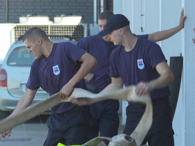 Бањалучки ватрогасци: Учестали пожари, не палити ниско растиње