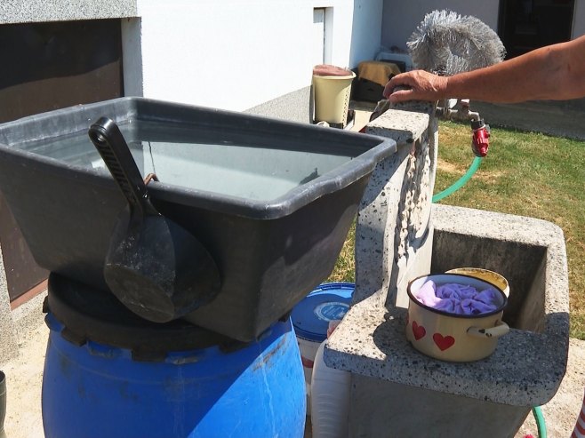 Несташица воде у бањалучким насељима Несташица воде у бањалучким насељима - Фото: РТРС