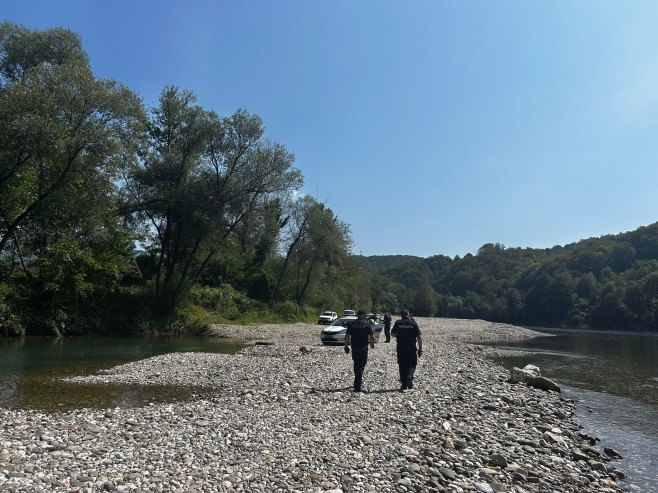 Потрага за мигрантима (Фото: TANJUG/ Mirjana Čvoric Gubelić/ bg) - 