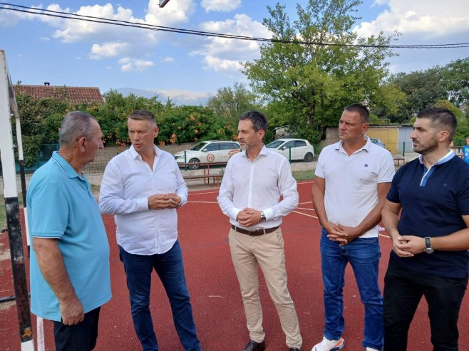 Нешић посјетио насеље Баћевићи код Мостара - Фото: РТРС